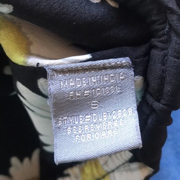 Charlotte Russe Daisy Print Wrap Front Black White Crop Top Women’s Size Small - Picture 7 of 7